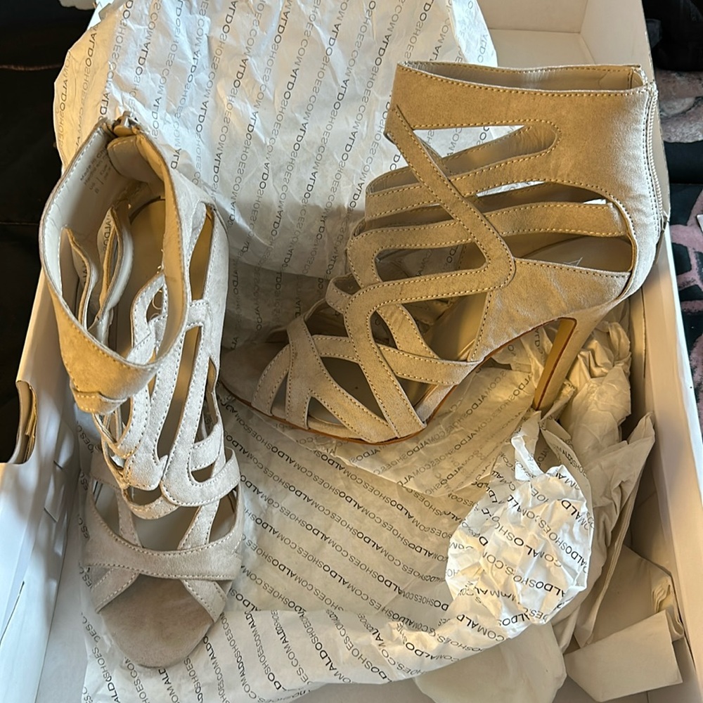 Bone 4 in strappy pump